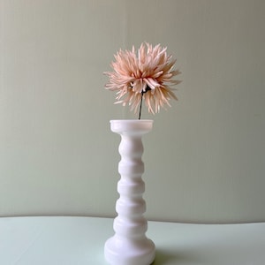 FREE SHIPPING ~ Vintage Milk Glass Vase
