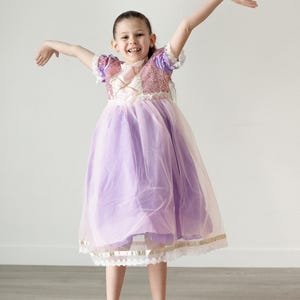 Robe de princesse inspirée de Tangled, robe de princesse Raiponce, costume d&#39;habillage de Raiponce, costume de Raiponce, costume emmêlé, inspiré de Disney