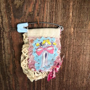 Vintage Clothespin Doll Fabric and Antique Lace Textile Brooch