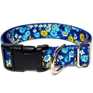 Blue floral dog collar with buckle, blue adjustable dog collar with flowers, spring floral collar, Fusion imagem 7