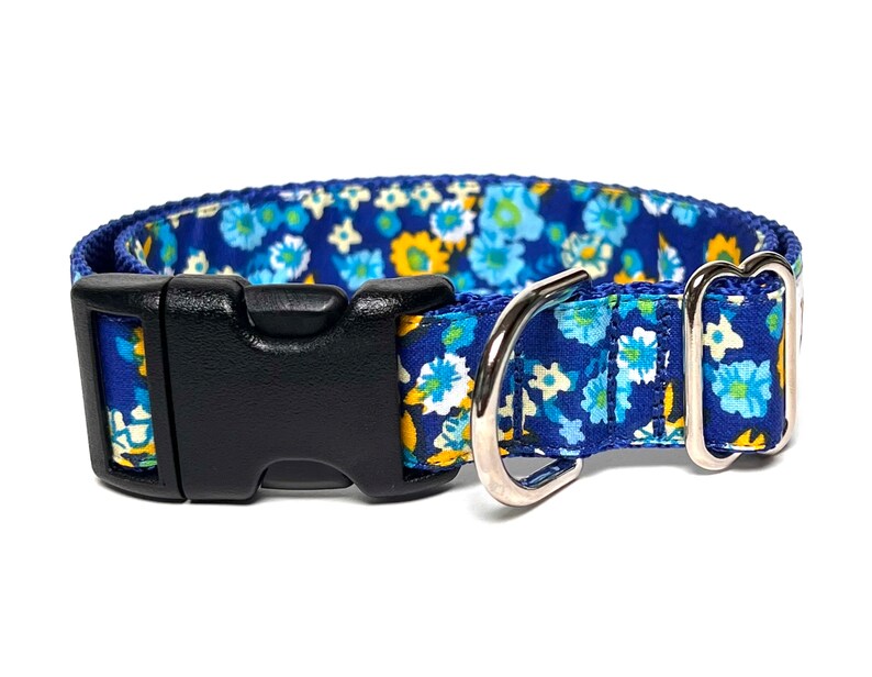 Blue floral dog collar with buckle, blue adjustable dog collar with flowers, spring floral collar, Fusion imagem 9