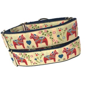 Christmas martingale dog collar with dala horse design, adjustable Christmas collar, dalecarian dog collar, Scandinavian horses image 7