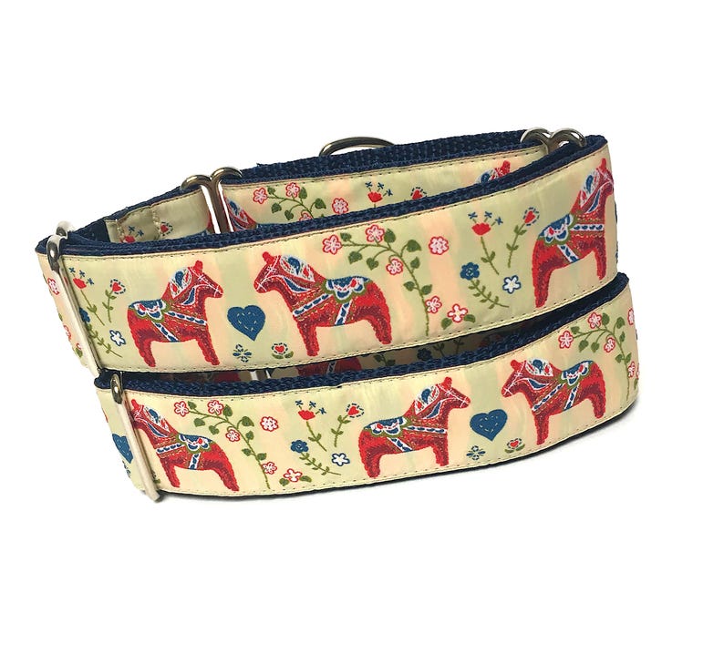 Christmas martingale dog collar with dala horse design, adjustable Christmas collar, dalecarian dog collar, Scandinavian horses image 7