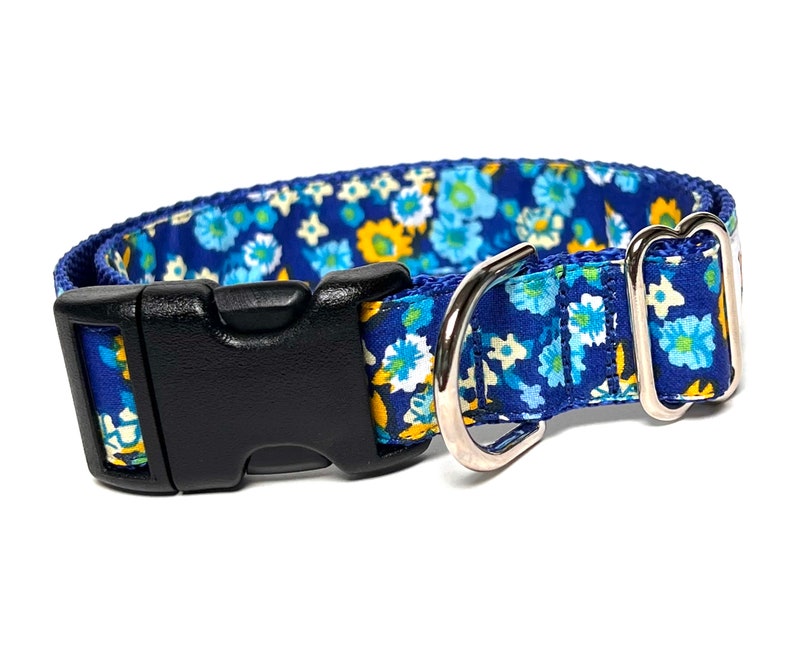 Blue floral dog collar with buckle, blue adjustable dog collar with flowers, spring floral collar, Fusion imagem 4
