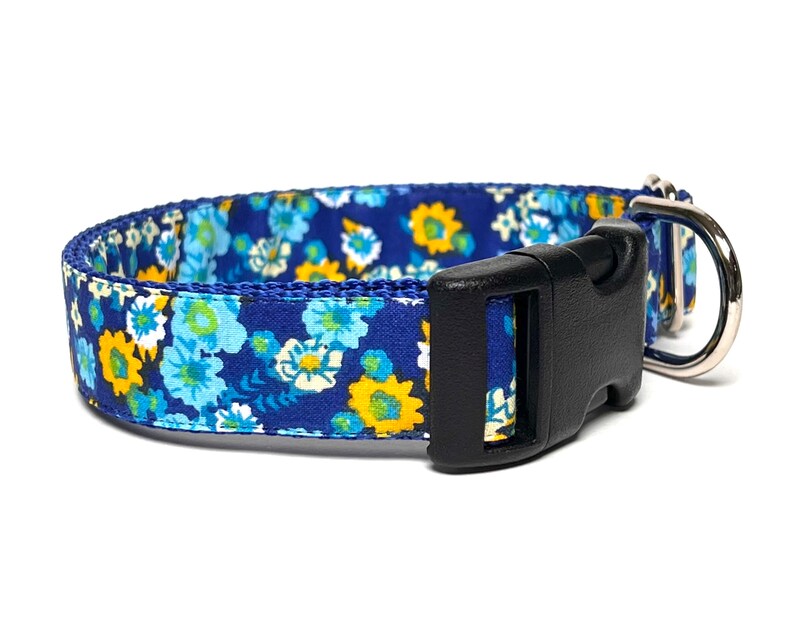 Blue floral dog collar with buckle, blue adjustable dog collar with flowers, spring floral collar, Fusion imagem 5