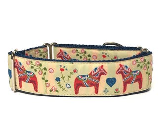 Christmas martingale dog collar with dala horse design, adjustable Christmas collar, dalecarian dog collar, Scandinavian horses