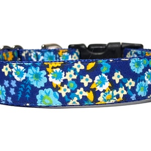 Blue floral dog collar with buckle, blue adjustable dog collar with flowers, spring floral collar, Fusion imagem 3
