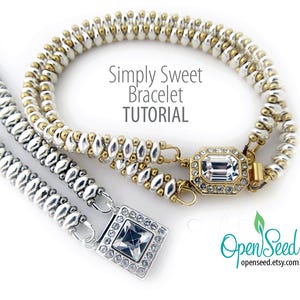 Peut inclure: Un bracelet en perles argentées et dorées avec un fermoir en cristal. Le bracelet est présenté avec un collier assorti. L'image comprend le texte "Simply Sweet Bracelet TUTORIAL".