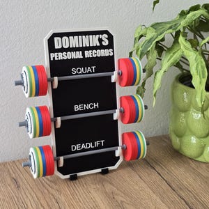 Monitoraggio personale delle prestazioni con display ottimizzato, mini bilanciere e tracker PR per powerlifting | Regalo ideale per palestra, sollevamento pesi e bodybuilding