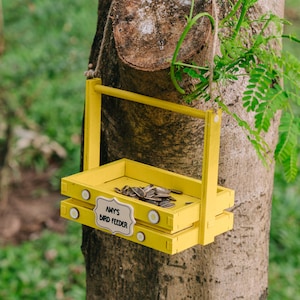 DIY Personalized Hanging Bird Feeder: Flower Basket Design
