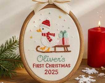 Adorno navideño personalizado para bebé: Letrero con nombre bordado