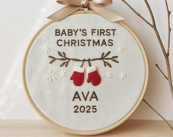 Adorno navideño personalizado para bebé: aro con nombre bordado a mano