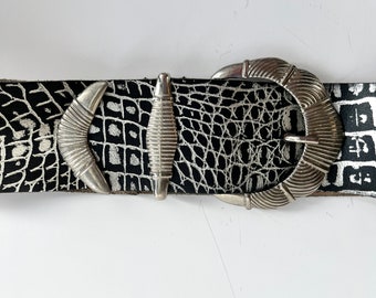 Vintage 1970's Le Chateau Leather Belt Size Small Silver and Black