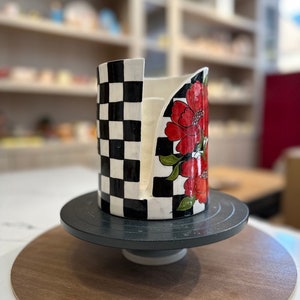 Suporte de toalha de papel cerâmico feito à mão com design floral, acessório decorativo de cozinha, pintado à mão, suporte de toalha de cerâmica exclusivo