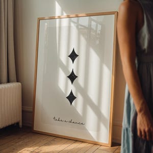 Take a Chance 3 of Diamonds Print – Monochromatyczna sztuka kart do gry – Minimalistyczny plakat z cytatem – Nowoczesna neutralna dekoracja ścienna