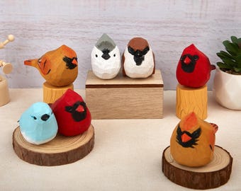 Uccelli in legno fatti a mano Statua in legno di cardinale rosso Scultura di cardinale giallo Ornamenti Scultura artistica in miniatura Piccoli animali
