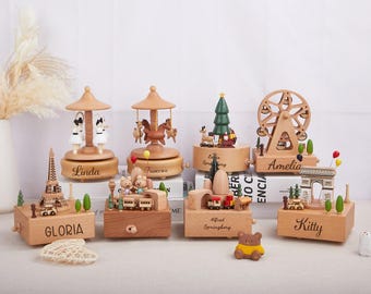 Carillon con nome del bambino inciso, baby shower, carillon in legno personalizzato, trenino musicale