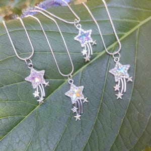 Collar con colgante de estrella fugaz