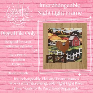 Puede incluir: Un marco de luz nocturna de madera con una escena de granja. El marco presenta un gallo, un granero rojo y una valla blanca. También se ve el texto "Interchangeable Night Light Frame" y "Digital File Only".