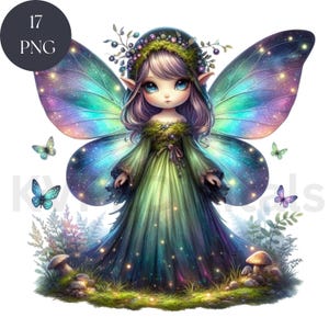 Może przedstawiać: Wróżka z tęczowymi skrzydłami i zieloną sukienką stoi w lesie. Ma koronę z liści i jagód na głowie, a jej oczy są duże i niebieskie.