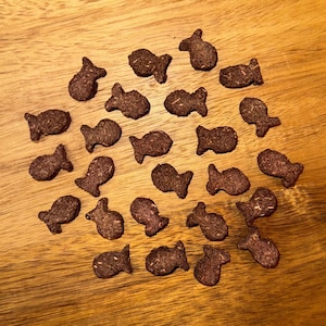 Mini golosinas para chinchillas Goldfish (paquete de 24) / Golosinas orgánicas y totalmente naturales para chinchillas / Sin colorantes ni tintes artificiales