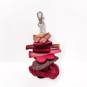 Hibiscus Hearts Chinchilla Chew Toy: Organic Hanging Treat