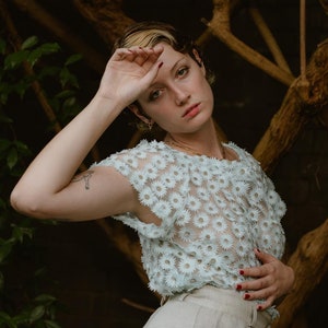 Tender Cloud box blouse in pale blue embroidered daisy