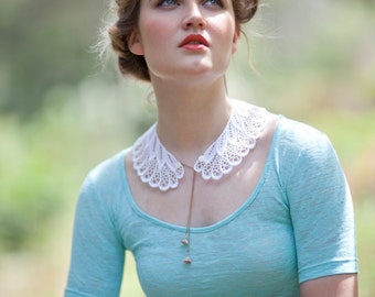 Lace Collar - Putting on Airs, White with pink/mint glass