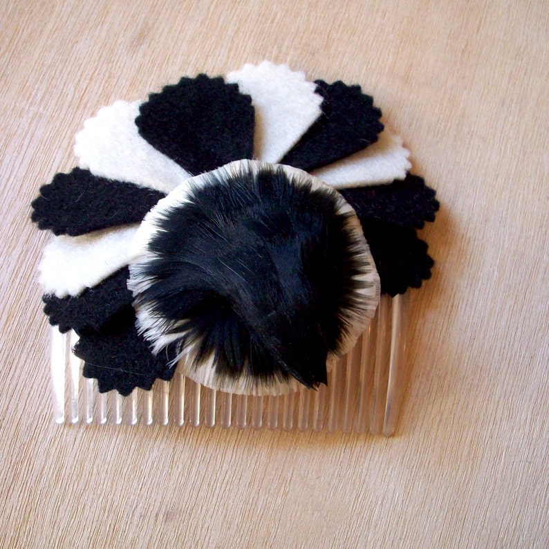 Felt and feather haircomb 'Regency Bird' comb image 2