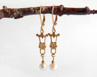 Deco Drop Earrings - Pearl