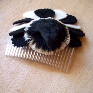 Felt and feather haircomb 'Regency Bird' comb image 3