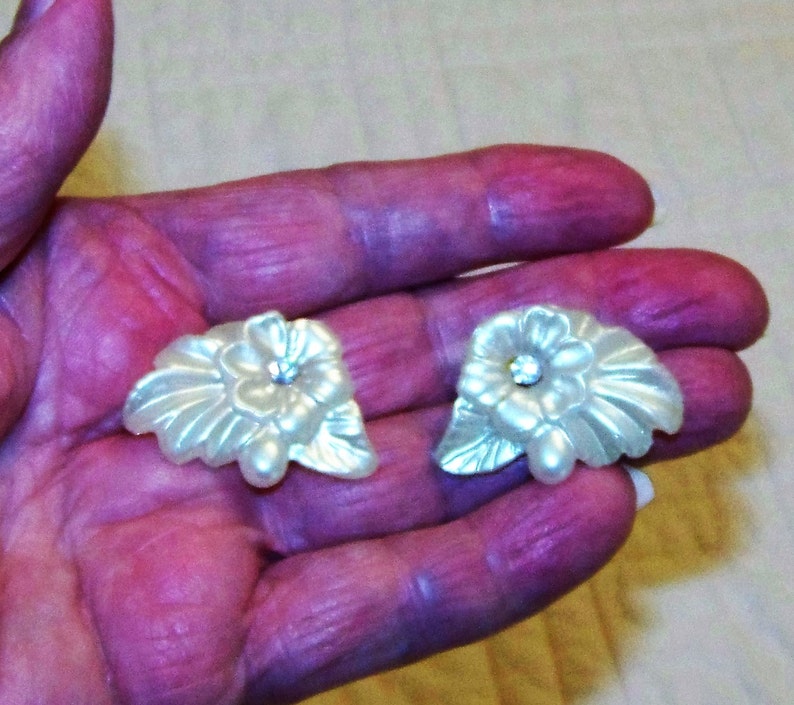 White Vintage Lucite Flower Necklace And Earrings With Rhinestone CentersAnd Free Shipping