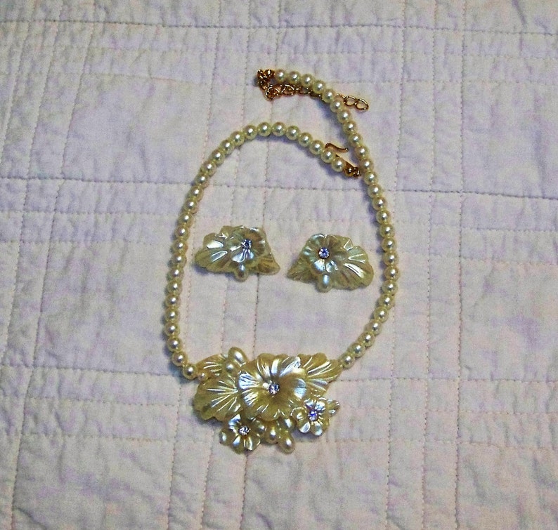 White Vintage Lucite Flower Necklace And Earrings With Rhinestone CentersAnd Free Shipping