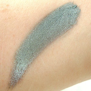 Ione Mineral Pigment Makeup image 2