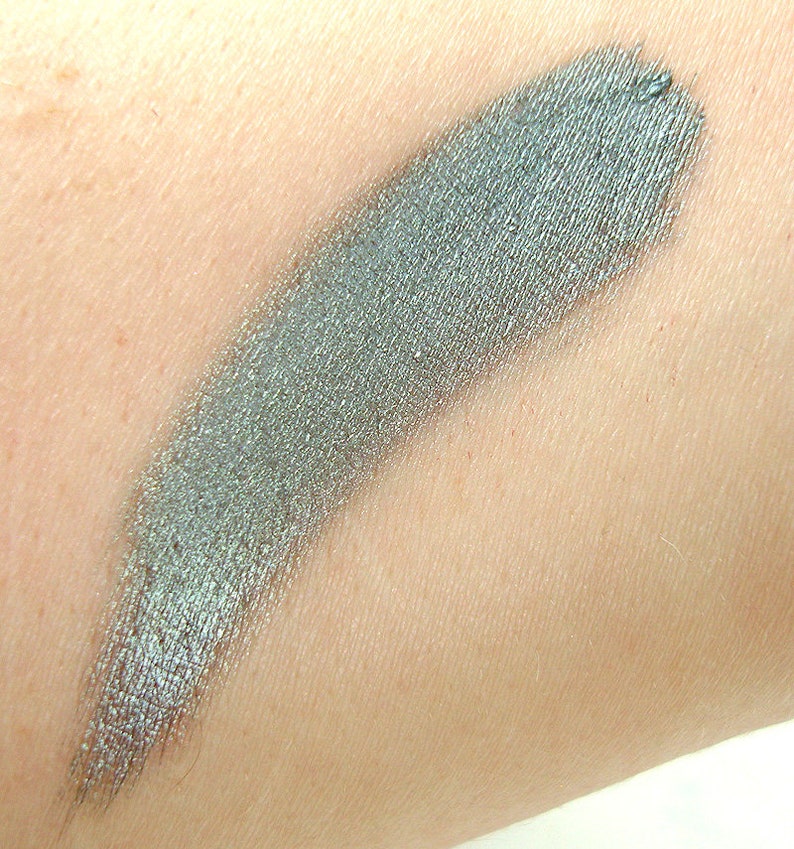 Ione Mineral Pigment Makeup image 2