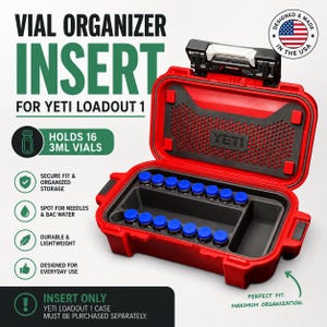 Puede incluir: Un organizador de viales de plástico rojo para el estuche Yeti Loadout 1, con dieciséis ranuras para viales de 3 ml con tapas azules. El inserto incluye un compartimento central para agujas y agua bacteriostática para almacenamiento.
