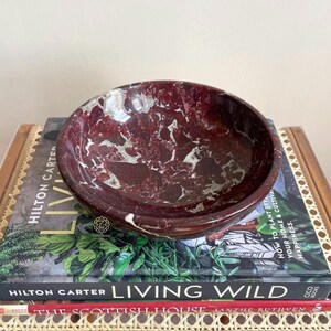 Cuenco artesanal de mármol Cherry Rosso Levanto de 20 cm, centro de mesa decorativo, joyero, recipiente multiusos de mármol. imagen 4