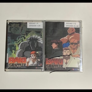 Puede incluir: Dos estuches de DVD de la serie de anime "Baki the Grappler". El primer estuche se titula "Warrior Reborn" y el segundo "The Hunter". Cada estuche presenta ilustraciones coloridas de personajes de la serie. El primer estuche cubre los episodios 1-24, y el segundo los episodios 25-48.