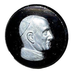 Bottone Vintage - Raro, Papa Giovanni, 2 pezzi, Testa dipinta in vetro bianco, Molto dettagliato, Tipo di plastica sconosciuto Base nera - Medio