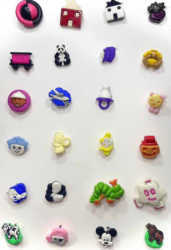 Vintage Buttons 24 Realistic Snaptogether Buttons Etsy