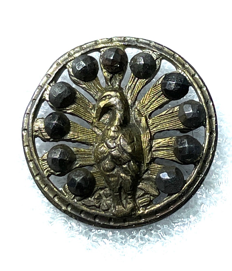 Pictorial Cut Steels Button Peacock Medium