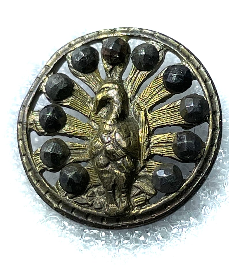 Pictorial Cut Steels Button Peacock Medium