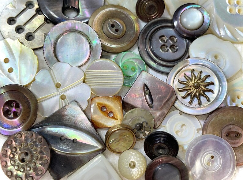 Antique Buttons 36 Pearl Buttons - Etsy