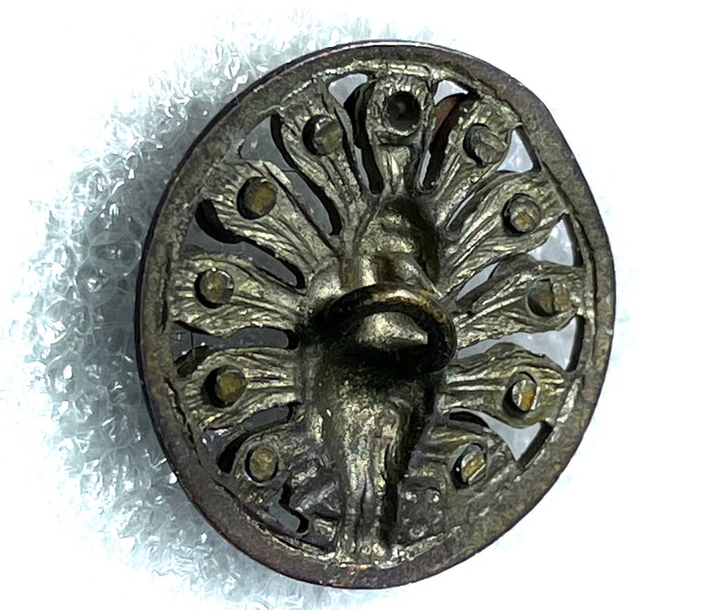 Pictorial Cut Steels Button Peacock Medium