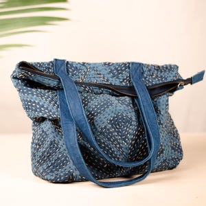 Indigo Tragetasche, exklusives handgefertigtes Bali-Handwerk mit Sashiko-Stickerei, stilvoll und funktionell, perfektes umweltfreundliches Geschenk
