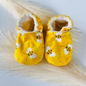 Bee baby shoes, baby shower gift, diaper cake topper, bee moccasins, baby booties, baby boy, baby girl