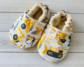 Tractor baby shoes, construction moccasins, dump truck, excavator, cement truck, boys and girls, booties, toddler slippers, baby shower gift
