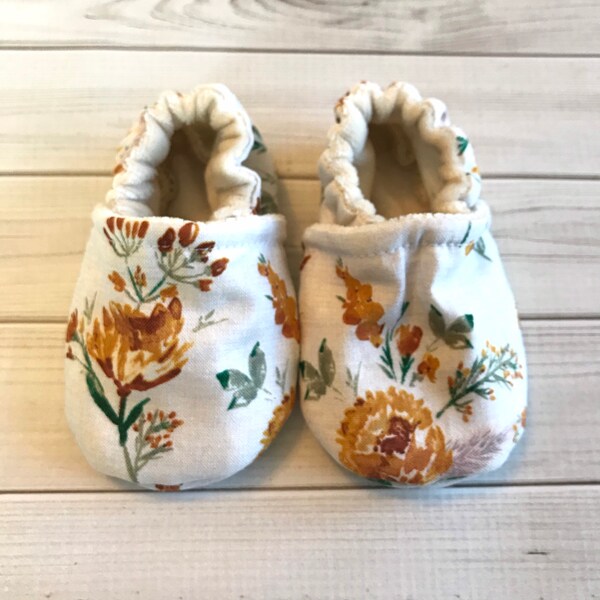 Boho fall baby gift for girl, boho baby shower, moccasins, natural baby crib booties, flower shoes, crib shoes, baby girl booties, sunflower