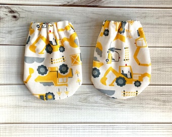 Tractor no-scratch mittens, construction baby gift, dump truck clothing set, baby shower gift, preemie, newborn, 0-3m, 3-6m