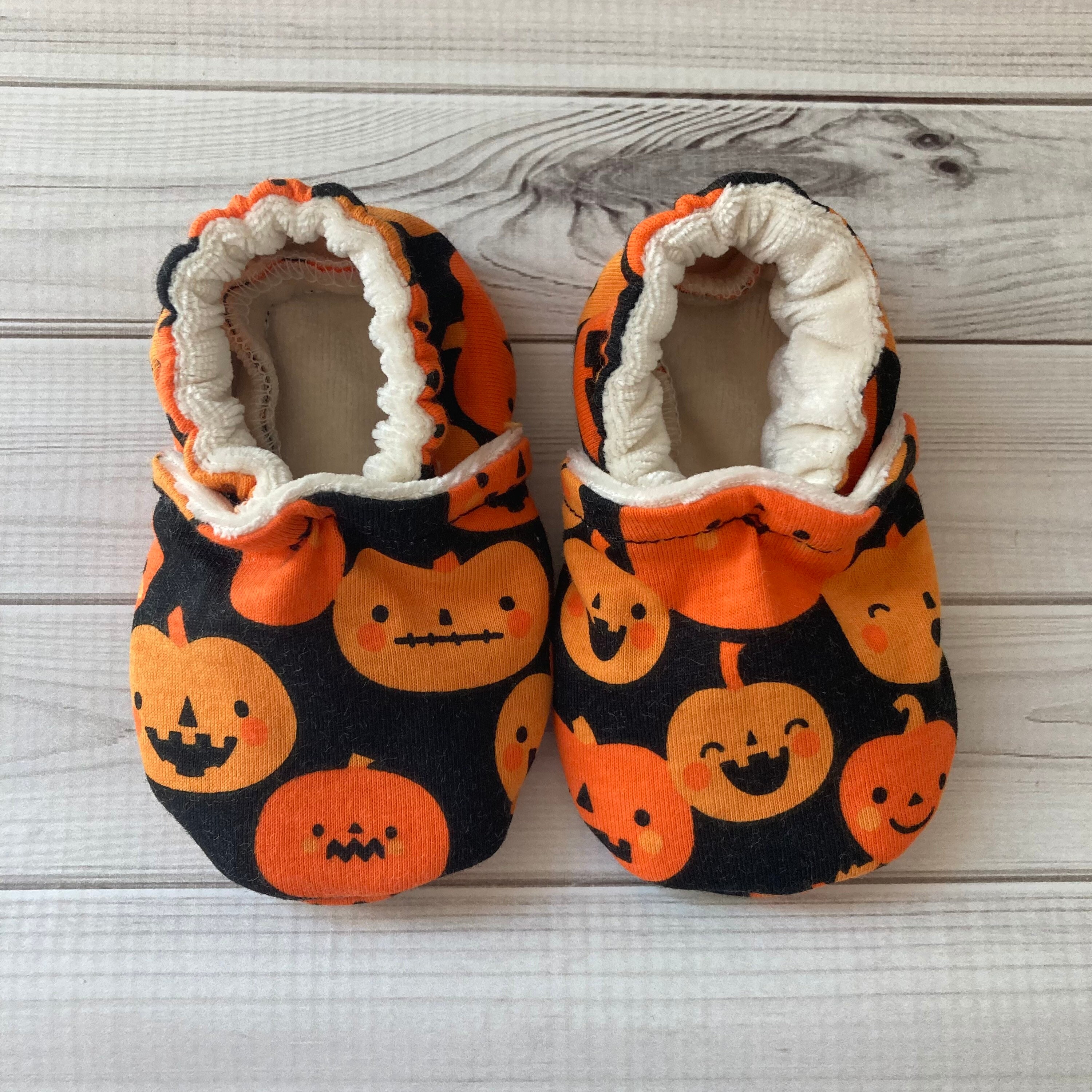 Infant Baby Boys Girls Velour Pumpkin Slippers w/Rattle Inside Halloween 4" Long 
